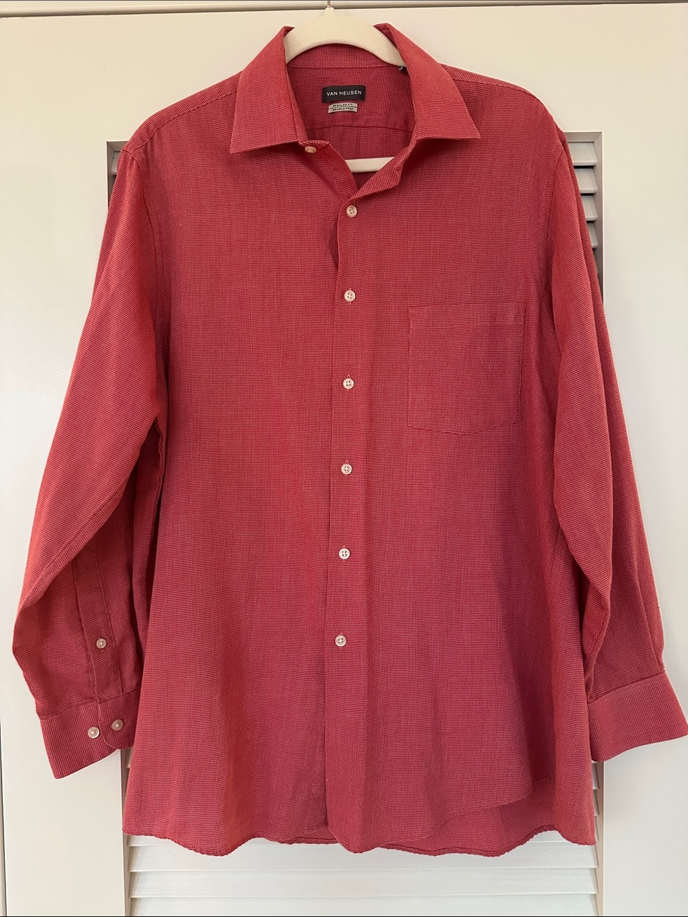 Van Heusen Red Micro Check Wrinkle Free Button Down Dress Shirt Medium